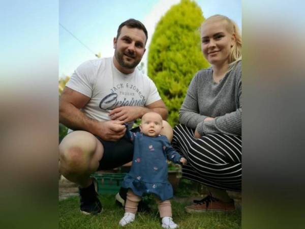 Tezra bersama isteri dan anaknya.- Foto The Sun