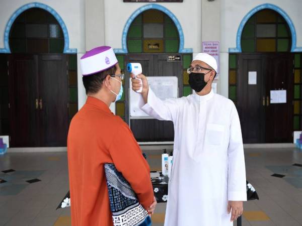 Periksa suhu badan sebelum dibenarkan solat Jumaat