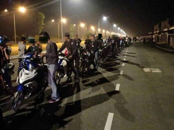 Seramai 90 remaja ditahan dalam Ops Samseng Jalanan di Jalan Lingkaran Tengah, di sini malam tadi.