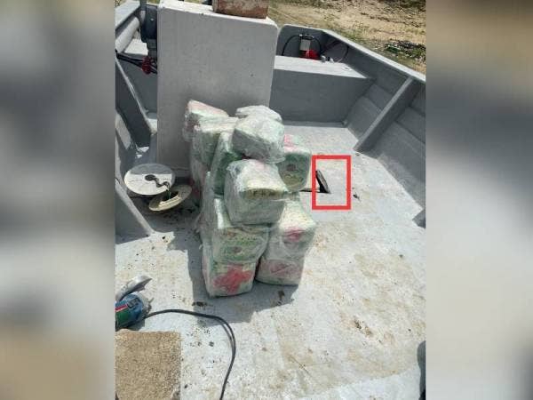 Dadah disyaki jenis syabu seberat 47.61kg bernilai RM1.9 juta yang dirampas dalam serbuan di Teluk Sengat, Kota Tinggi, Johor, Jumaat lalu.Foto IHSAN PDRM