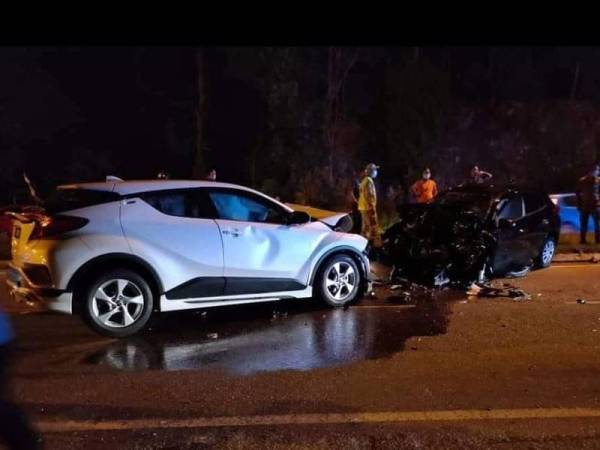 Kemalangan turut melibatkan beberapa kenderaan lain untuk mengelak kenderaan dipandu melawan arus oleh suspek. - Foto ihsan pembaca