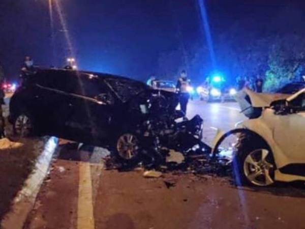 Kejadian berlaku apabila pemandu kereta jenis Toyota CHR yang datang dari arah Semambu memasuki jalan menghala ke pelabuhan secara melawan arus. - Foto ihsan pembaca