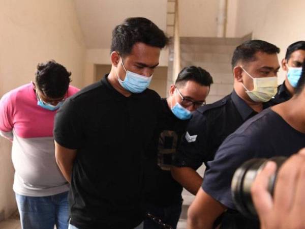 Seramai enam penghantar makanan mengaku tidak bersalah di Mahkamah Majistret Petaling Jaya hari ini, atas pertuduhan melakukan rusuhan, pada Isnin minggu lalu.