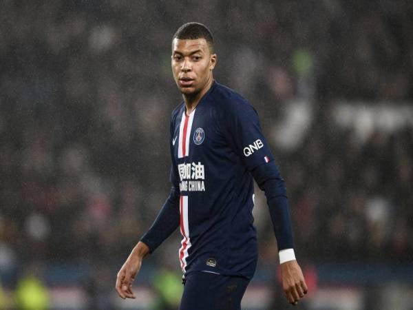 Mbappe fokus raih kejuaraan bersama Les Parisiens dan Les Bleus.