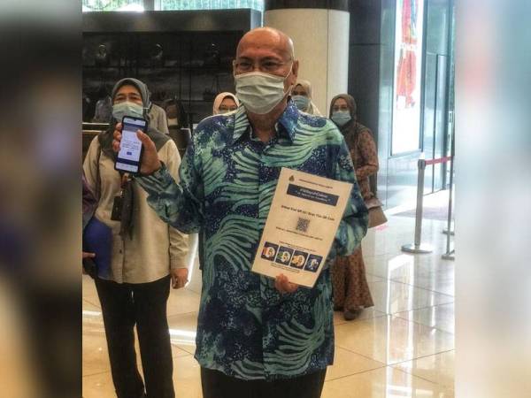 Nor Hisham ketika pelancaran aplikasi KLStep di pusat beli-belah Sogo hari ini.