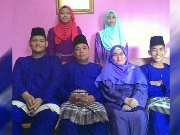 Baju raya bewarna biru menjadi tema sambutan lebaran pada 2015 lalu.