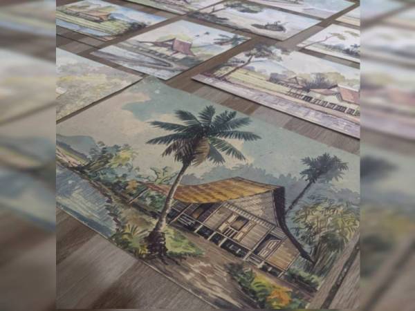 Antara ratusan koleksi lukisan dijaga Mohd Hakimi. 