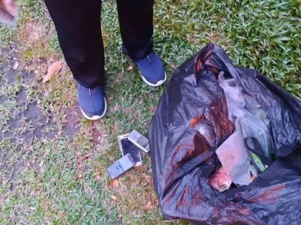 Hazmi temui telefon bimbit semasa mengutip sampah sekitar Bangi.