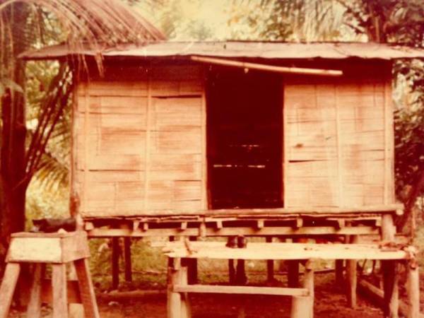 Bangsal yang menjadi tempat tinggal Cikgu Rahim di Kampung Kandek, Kuala Krai. 