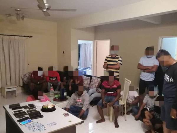 Seramai 14 individu yang ditahan dikenakan kompaun kerana melanggar SOP PKPB tengah malam tadi.