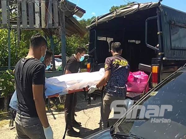 Seorang lelaki ditemui mati tergantung di pusat rekreasi Taman Gelora di sini tengah hari tadi. 