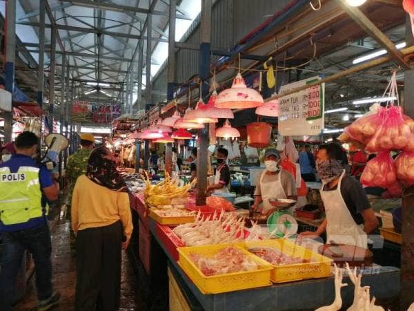 Pasar Raja Bot menjadi pilihan pembeli disebabkan harganya yang murah dan berpatutan.