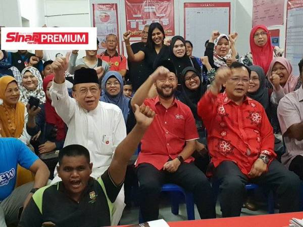 Sejarah karier politik Rais (barisan kedua, empat dari kanan) penuh warna-warni.