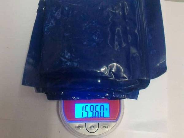 Dua lelaki ditahan bersama 230 gram dadah dalam ops tapis di Kampung Seberang Jelai, Padang Tengku, di sini petang semalam.