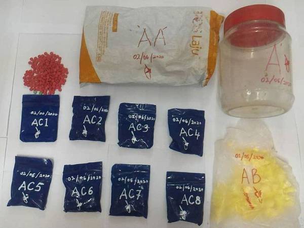 Dadah yang dirampas susulan penahanan dua suspek dalam ops tapis di Kampung Seberang Jelai, Padang Tengku, di sini petang semalam.