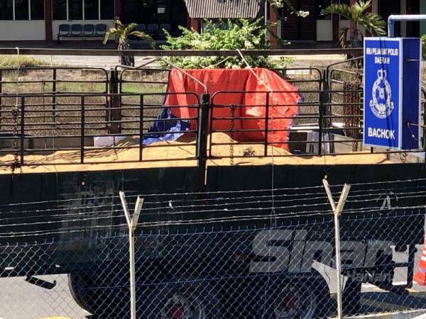 Treler bernilai RM300,000 yang menggunakan nombor pendaftaran palsu tersebut turut disita bersama-sama sekam padi yang di bawa ke IPD Bachok untuk tindakan lanjut