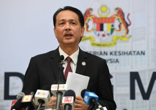 Dr Noor Hisham semasa mengadakan sidang media harian berkaitan jangkitan Covid-19 di Kementerian Kesihatan hari ini. -Foto Bernama