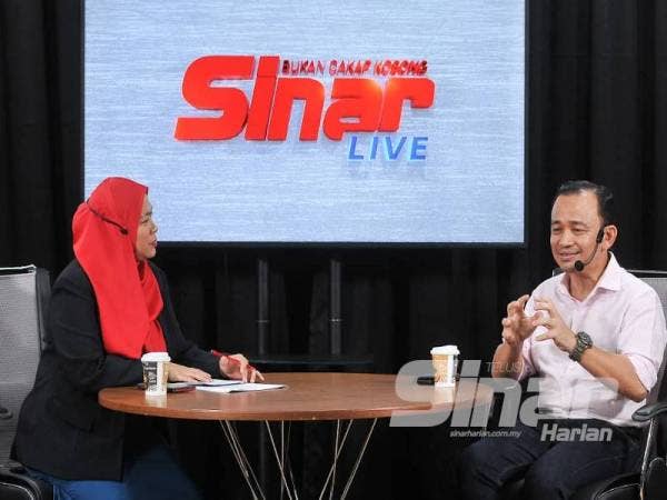 Maszlee dan Haslina (kiri) ketika wawancara yang diadakan secara langsung menerusi segmen Bukan Cakap Kosong di Sinar Harian.