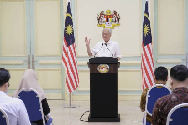 Ismail Sabri pada sidang media harian mengenai Perintah Kawalan Pergerakan Bersyarat (PKPB) di bangunan Perdana Putra. - Foto Bernama