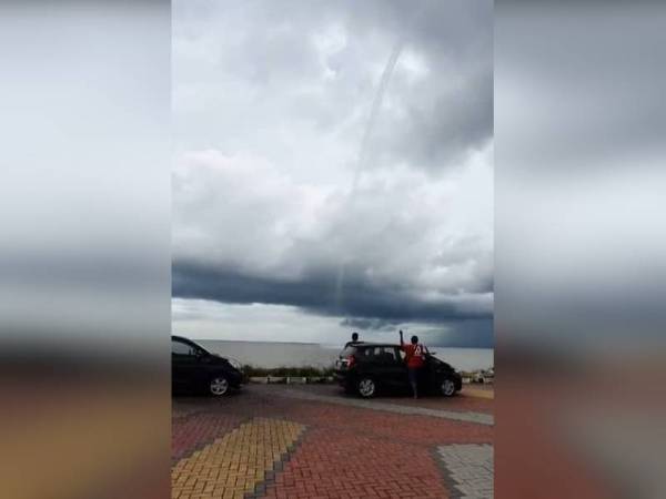 Orang ramai dinasihatkan supaya tidak mendekati kawasan belalai air kerana dibimbangi boleh mendatangkan bahaya.