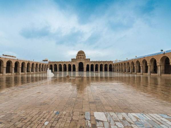 Masjid Uqba, salah satu masjid di Tunisia. Foto: 123RF