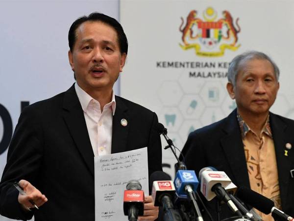 Dr Noor Hisham semasa mengadakan sidang media harian berkaitan jangkitan Covid-19 di Kementerian Kesihatan hari ini. - Foto Bernama