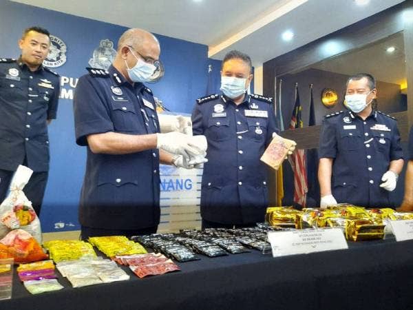 Dadah bernilai RM1.27 juta yang dirampas dari kedua-dua tangkapan yang mana salah satunya dianggotai warga asing.