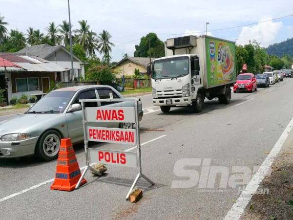 Suasana lalulintas di pintu masuk ke negeri ini dari Jertih, Terengganu.