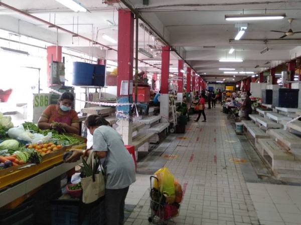 Keadaan di dalam Pasar Besar Jalan Othman yang dibuka semula selepas PKPD.