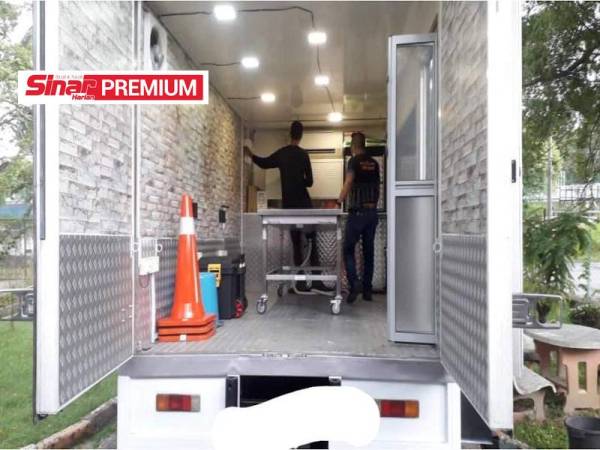 Beberapa kemudahan pengurusan jenazah disediakan di dalam kabin terbabit.