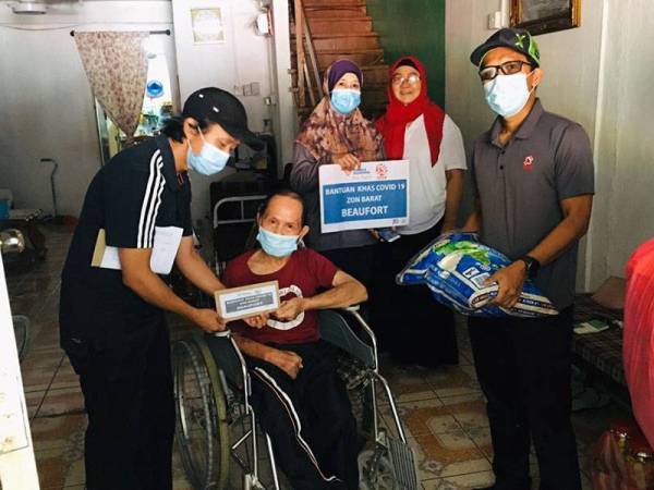 Penerima sumbangan TNB dari Beaufort, Sabah SESB.