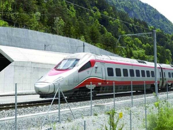 Beberapa jongkong emas ditemui dalam sebuah gerabak kereta api di Switzerland. - Foto AFP