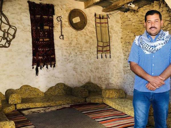 Qasem Aimera berganding bahu bersama adik-beradinya untuk memulihkan baykah. - Foto Agensi