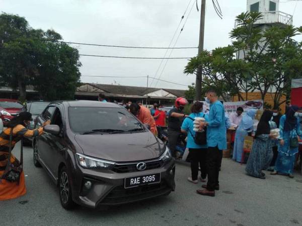 Kemeriahan sambutan Aidilfitri diraikan dengan normal baharu dan mengikut SOP ditetapkan.