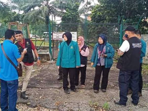 Pihak MPK dan JAS turun padang bagi menjalankan siasatan susulan pencemaran tersebut. Foto: Ihsan MPK