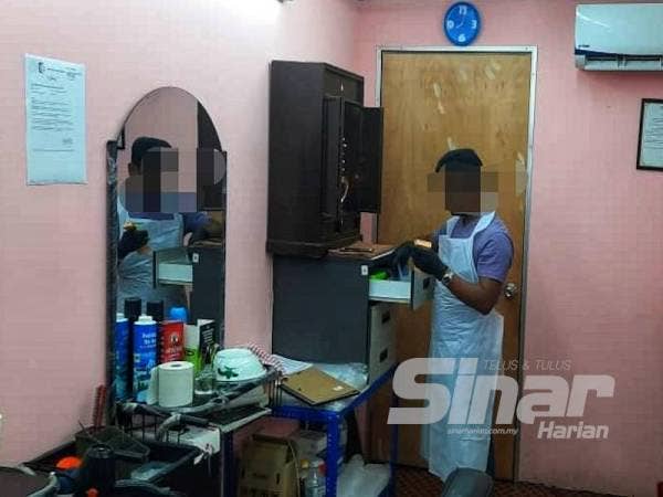 Kedai gunting rambut diarah tutup selepas pengendali premis gagal mengemukakan dokumen berkaitan sewaktu pemeriksaan DBKL semalam.