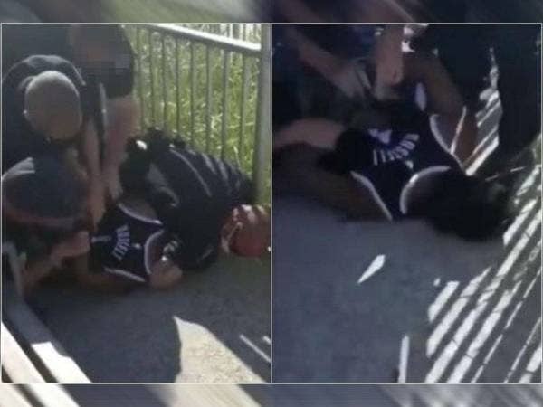 Seorang anggota polis menekan leher Bellevue ketika dia diberkas di laluan Rockaway di Queens, New York pagi semalam. - Foto Agensi