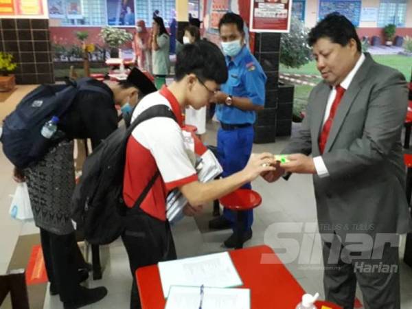 Sebanyak 234 buah sekolah memulakan sesi persekolahan di seluruh Johor pada hari ini.
