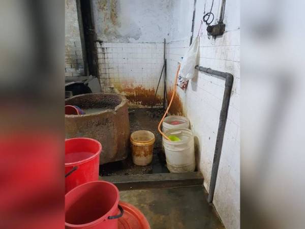 Pemeriksaan juga mendapati keadaan dalam kilang tidak diselenggara dengan sempurna.
