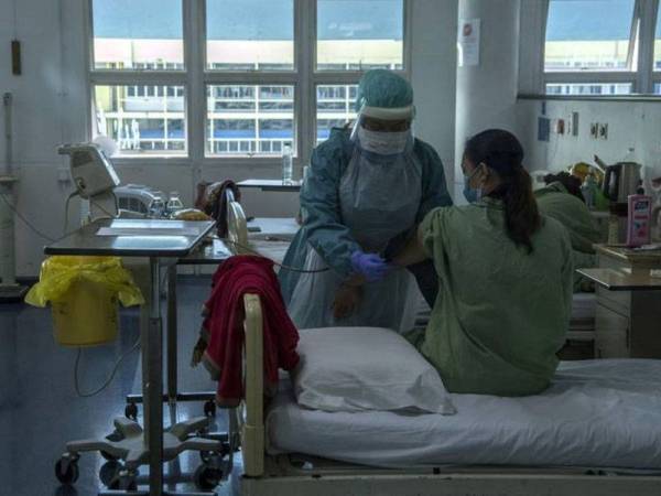 Bekas pesakit Covid-19 berdepan komplikasi kesihatan akibat sistem imuniti badan rendah. - Foto Bernama