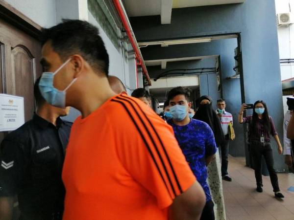 Mohd Khairul Asrani, Muhammad Nur Husaini dan Nur Izyani turut berdepan pertuduhan pengubahan wang haram di Mahkamah Sesyen Ipoh hari ini.