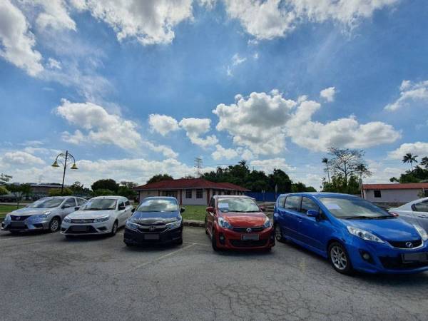 Antara kenderaan yang disita oleh JPJ