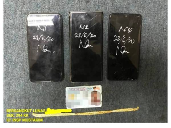 Beberapa barangan mangsa dirampas di sebuah kediaman di Taman Perak, Kulim pada Selasa lepas.