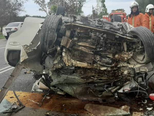 Keadaan Perodua Myvi dan Proton Saga yang remuk teruk selepas terlibat dalam nahas berkenaan.