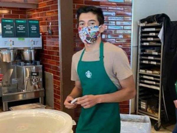 Lenin menerima hadiah wang tunai AS$16,000 (RM69,000) hasil pengumpulan dana awam.