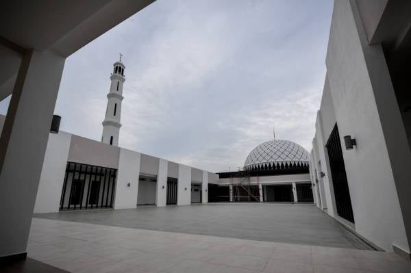 Masjid Haji Muhammad Yassin di Hab Pendidikan Tinggi Pagoh (HPTP) dekat Bandar Universiti Pagoh ketika tinjauan hari ini. -Foto Bernama