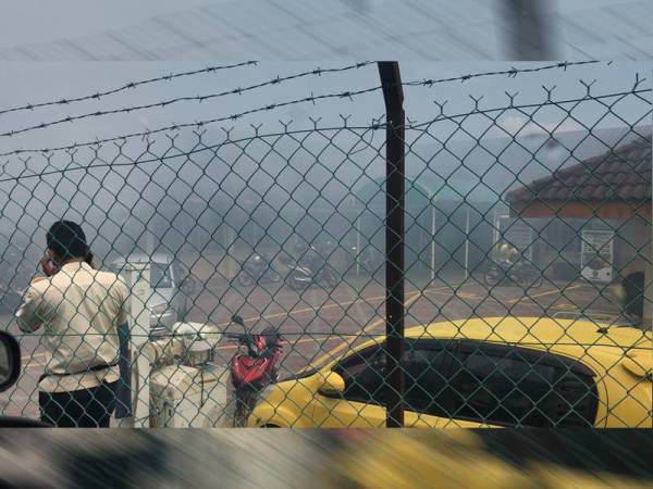 Kebakaran di Wad Perubatan Perempuan 1 di HSA, Johor Bahru petang semalam.