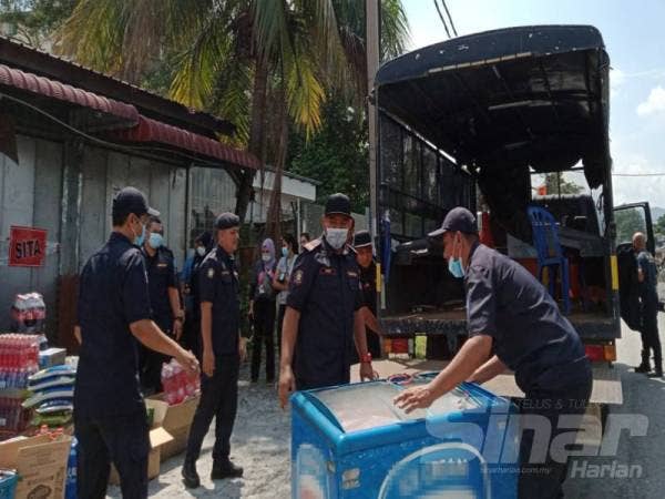 Antara barangan yang turut disita dalam operasi yang dijalankan hari ini.