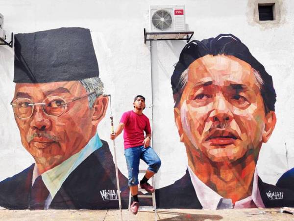 Muhammad Suhaimi menghasilkan karya dua pemimpin hebat negara iaitu Yang di-Pertuan Agong Al-Sultan Abdullah Ri'ayatuddin Al-Mustafa Billah Shah dan Datuk Dr Noor Hisham Abdullah.