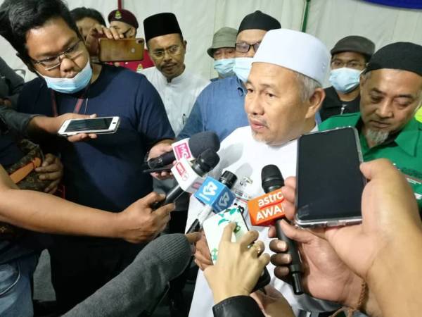 Tuan Ibrahim ditemui media selepas ceramah Muafakat Nasional di sini, malam tadi. 